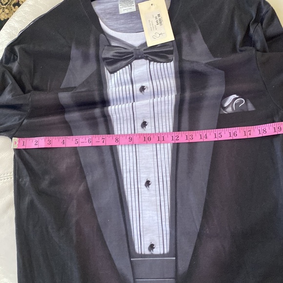 FAUX TUX TEE SIZE L - Picture 5 of 9